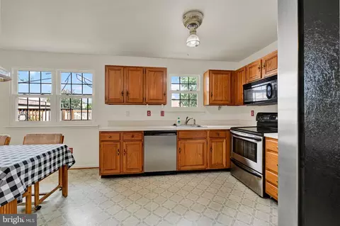 Kitchen - 2 Dawn Day Ct, Baltimore, MD 21206 photo 2 of 5