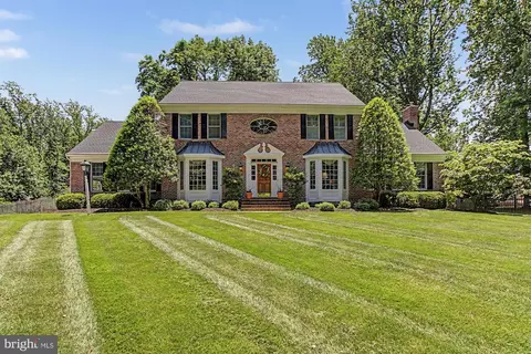 1 Lakecrest Ct, Towson, MD 21286