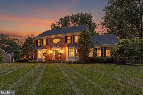 1 Lakecrest Ct, Towson, MD 21286