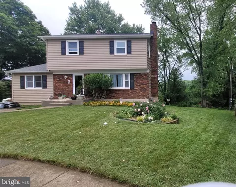 4 Harlow Ct, Cockeysville, MD 21030