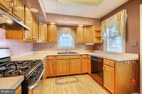 Kitchen - 2902 Delmar Ave, Sparrows Point, MD 21219 photo 3 of 4