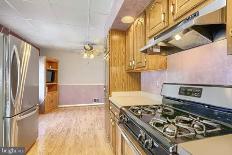 Kitchen - 2902 Delmar Ave, Sparrows Point, MD 21219 photo 4 of 4