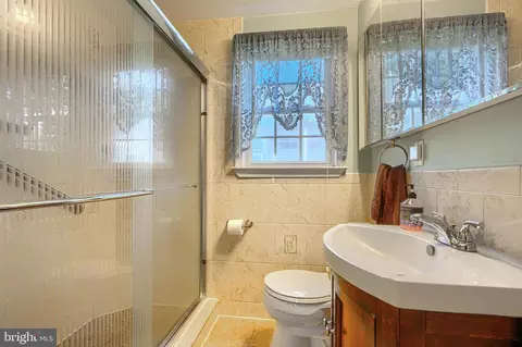 Bath - 2902 Delmar Ave, Sparrows Point, MD 21219 photo 1 of 2