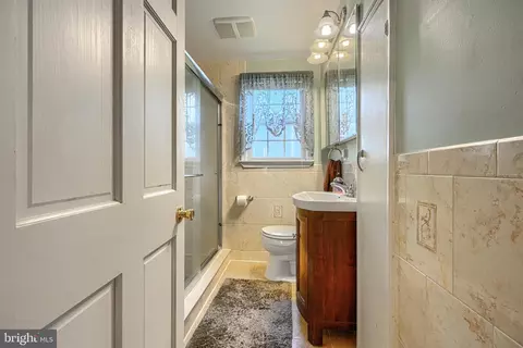 Entry Way - 2902 Delmar Ave, Sparrows Point, MD 21219 photo 3 of 3