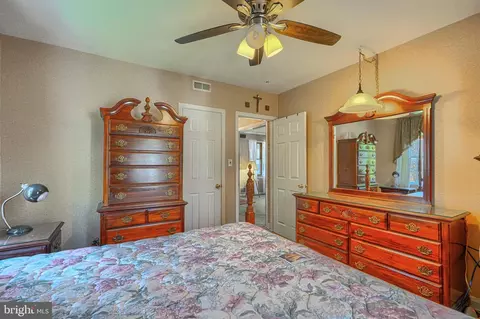 Bedroom - 2902 Delmar Ave, Sparrows Point, MD 21219 photo 2 of 5