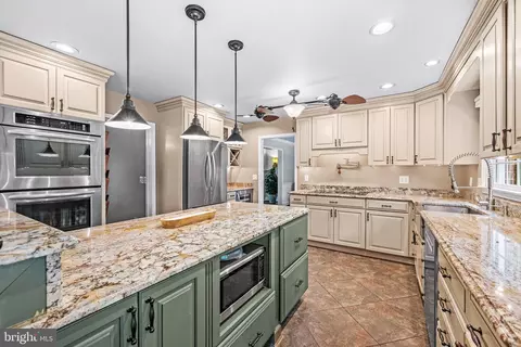 Kitchen - 2 Wetherbee Ct, Phoenix, MD 21131 photo 5 of 11