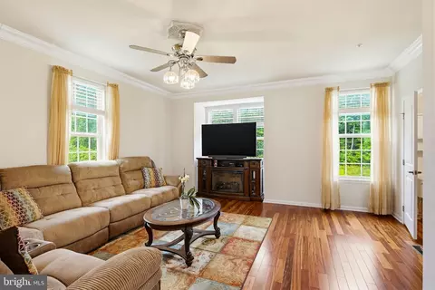Living - 10101 Campbell Blvd, Middle River, MD 21220 photo 1 of 2