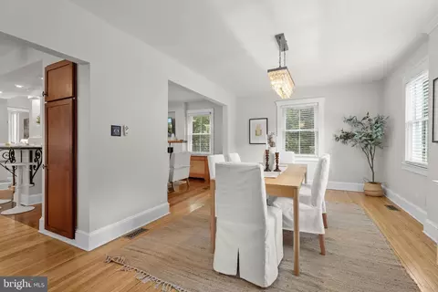 Dining - 923 Arran Rd, Baltimore, MD 21239 photo 2 of 6