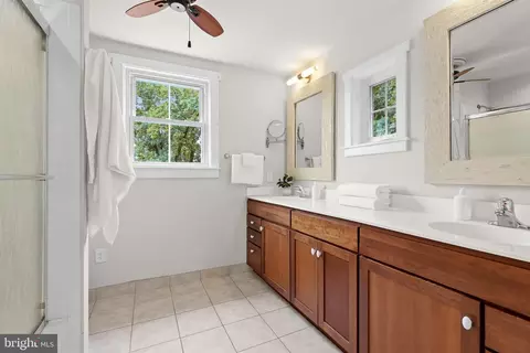 Bath - 923 Arran Rd, Baltimore, MD 21239 photo 2 of 8