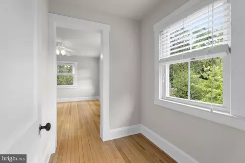 Entry Way - 923 Arran Rd, Baltimore, MD 21239 photo 11 of 12