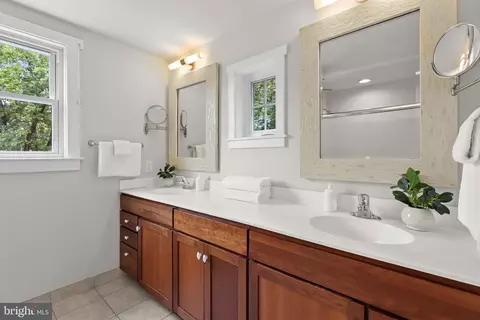 Bath - 923 Arran Rd, Baltimore, MD 21239 photo 3 of 8