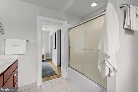 Entry Way - 923 Arran Rd, Baltimore, MD 21239 photo 9 of 12
