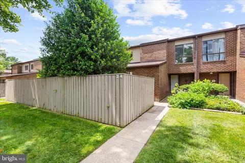 24 Fencepost Ct #G, Pikesville, MD 21208