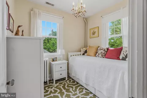 Bedroom - 516 Dunkirk Rd, Baltimore, MD 21212 photo 5 of 9