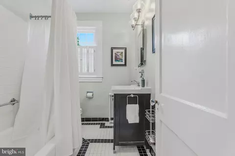 Bath - 516 Dunkirk Rd, Baltimore, MD 21212 photo 1 of 3