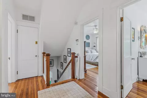 Entry Way - 516 Dunkirk Rd, Baltimore, MD 21212 photo 7 of 9