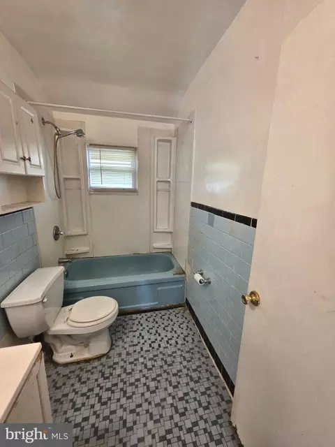 Bath - 2212 Ellen Ave, Parkville, MD 21234 photo 2 of 2