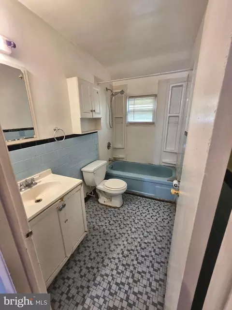 Bath - 2212 Ellen Ave, Parkville, MD 21234 photo 1 of 2