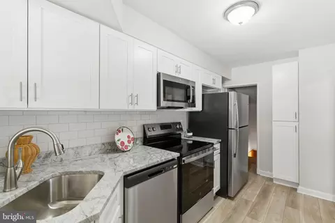 Kitchen - 762 Fulbrook Rd, Dundalk, MD 21222 photo 2 of 2