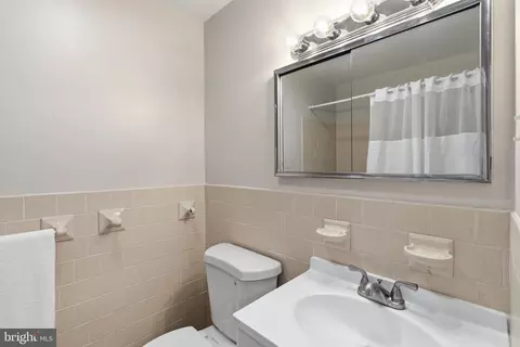 Bath - 762 Fulbrook Rd, Dundalk, MD 21222 photo 1 of 3