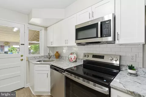 Kitchen - 762 Fulbrook Rd, Dundalk, MD 21222 photo 1 of 2
