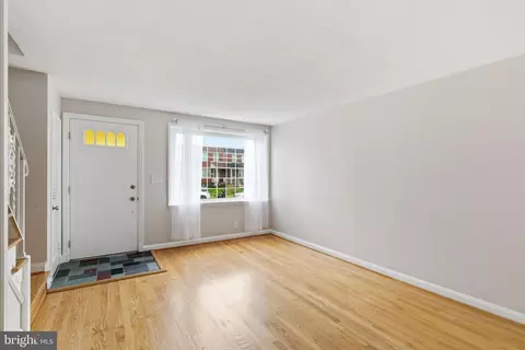 Living - 762 Fulbrook Rd, Dundalk, MD 21222 photo 2 of 4