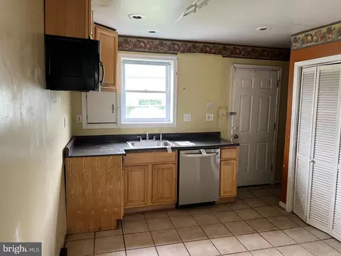 126 Sollers Point Rd, Dundalk, MD 21222 photo 3