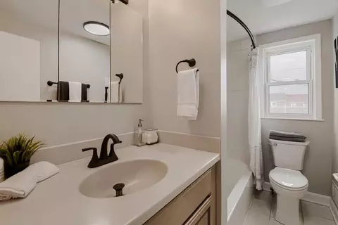 Bath - 938 Circle Dr, Halethorpe, MD 21227 photo 1 of 2