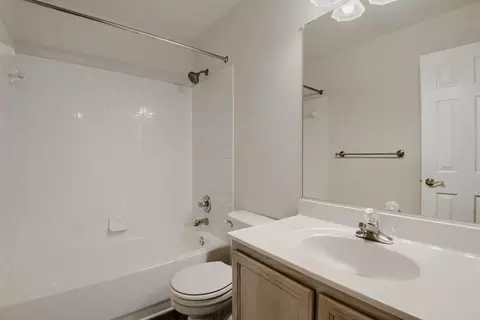Bath - 938 Circle Dr, Halethorpe, MD 21227 photo 2 of 2