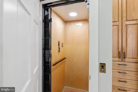 Entry Way - 3632 Bay Dr, Middle River, MD 21220 photo 4 of 6