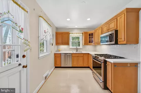 506 Dogwood Ln, Towson, MD 21286