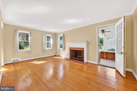 506 Dogwood Ln, Towson, MD 21286