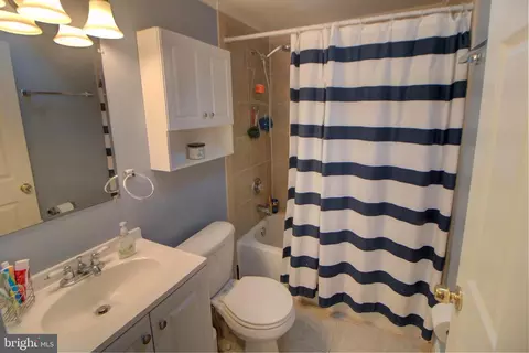 Bath - 401 Bigley, Halethorpe, MD 21227 photo 2 of 2