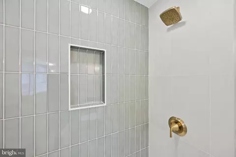 Bath - 5815 Heron Dr, Halethorpe, MD 21227 photo 6 of 6