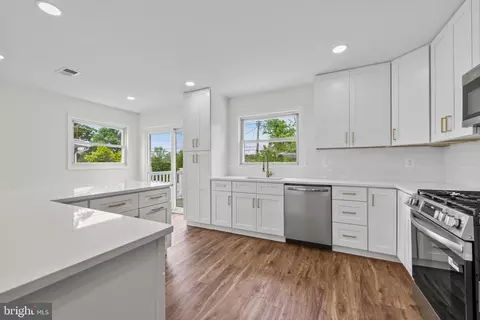 Kitchen - 5815 Heron Dr, Halethorpe, MD 21227 photo 3 of 5