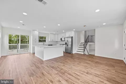 Living - 5815 Heron Dr, Halethorpe, MD 21227 photo 4 of 8