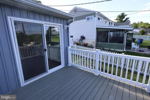 Exterior - 5815 Heron Dr, Halethorpe, MD 21227 photo 3 of 5