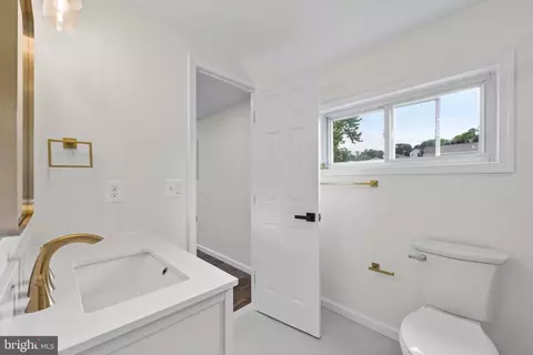 Bath - 5815 Heron Dr, Halethorpe, MD 21227 photo 1 of 6