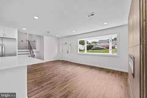 Living - 5815 Heron Dr, Halethorpe, MD 21227 photo 5 of 8