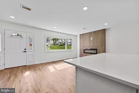 Living - 5815 Heron Dr, Halethorpe, MD 21227 photo 3 of 8