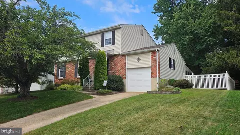104 Medlow Ct, Lutherville Timonium, MD 21093