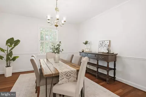 Dining - 11 Devon Hill Rd #B8, Baltimore, MD 21210 photo 2 of 3
