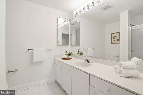 Bath - 11 Devon Hill Rd #B8, Baltimore, MD 21210 photo 3 of 3