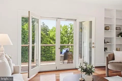 Entry Way - 11 Devon Hill Rd #B8, Baltimore, MD 21210 photo 1 of 1