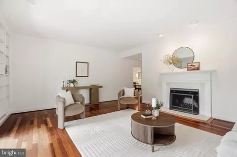 Living - 11 Devon Hill Rd #B8, Baltimore, MD 21210 photo 5 of 5