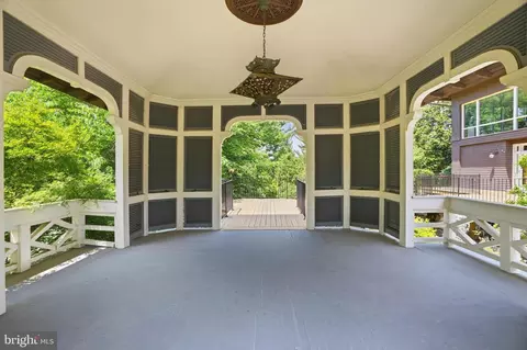 Exterior - 11 Devon Hill Rd #B8, Baltimore, MD 21210 photo 6 of 13