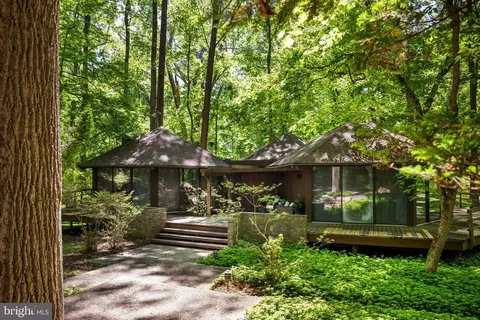 2707 Caves Rd, Owings Mills, MD 21117