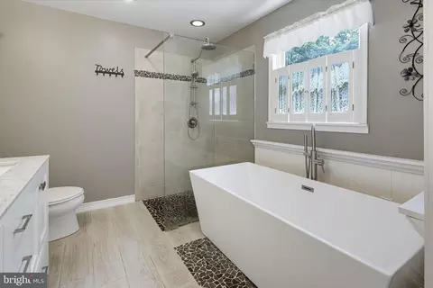 Bath - 12815 Eastern Ave, Middle River, MD 21220 photo 2 of 6