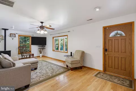 Living - 12815 Eastern Ave, Middle River, MD 21220 photo 1 of 2