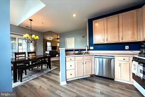 5000 Hollington Dr #301, Owings Mills, MD 21117